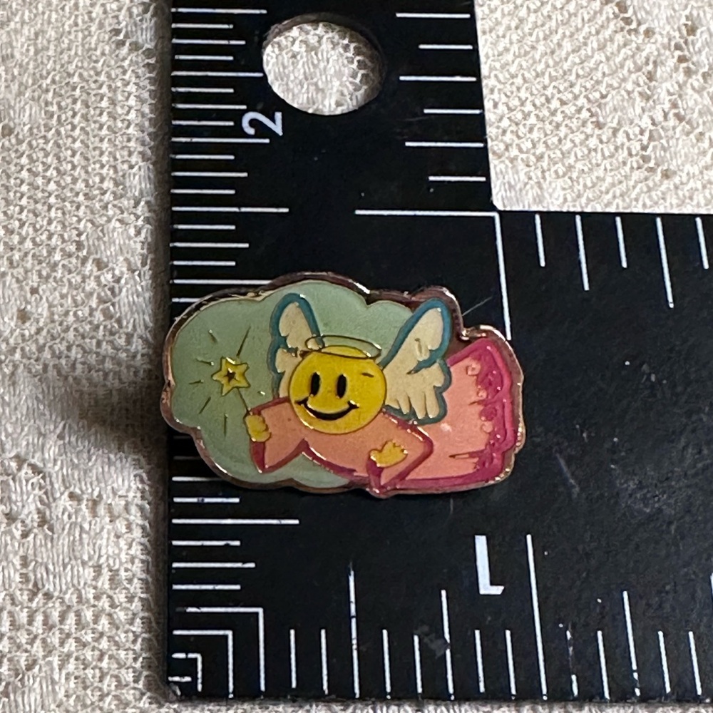 Colorful Angel Pin - Picture 4 of 6